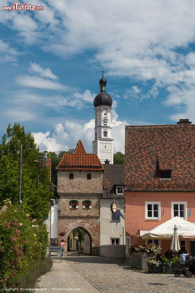Immagine Un grazioso scorcio della cittadina turistica di Landsberg am Lech, Germania - © MirasWonderland / Shutterstock.com