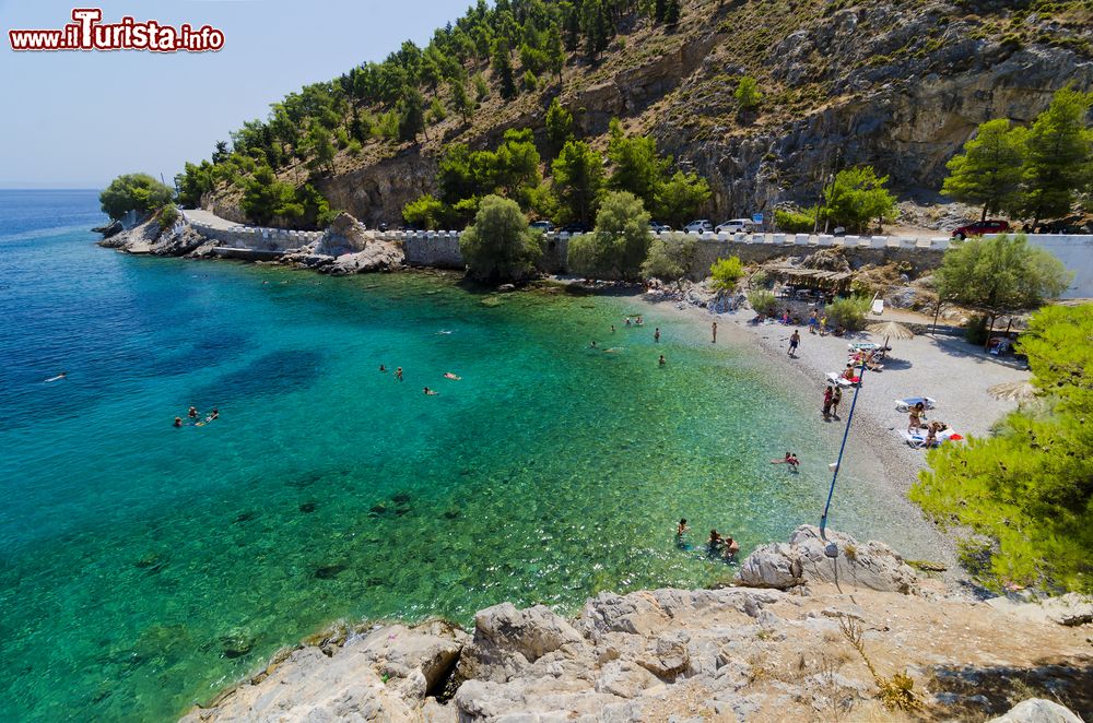 Immagine Un grazioso scorcio della spiaggia di Therma, isola di Kalymnos (Grecia).