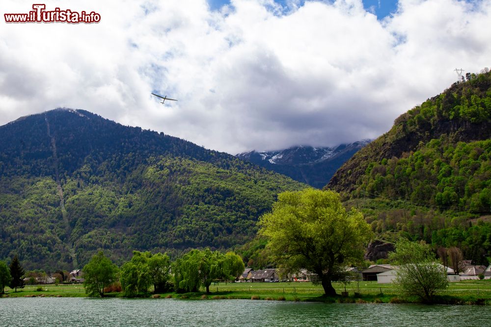 Immagine Un lago di montagna nei pressi di Bagneres-de-Luchon, Occitania, Francia. Questa graziosa cittadina si trova a circa 1 ora e 30 da Tolosa, alle porte della Spagna, nel dipartimento della Garonna.