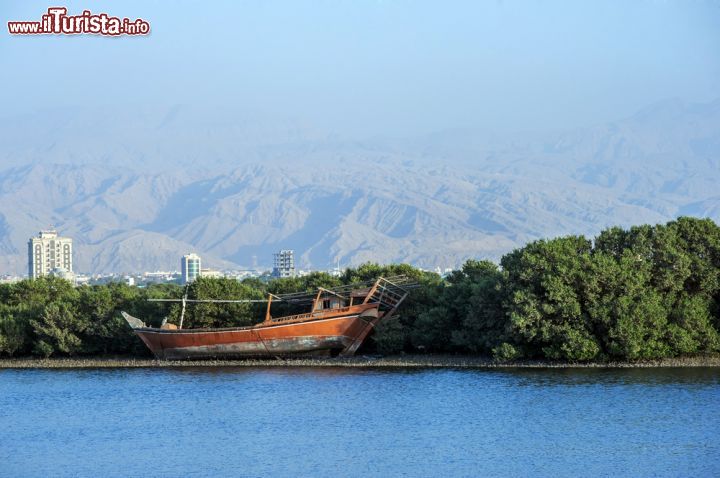 Immagine Un laguna costiera a Ras Al Khaimah Emirati Arabi Uniti - © Rus S / Shutterstock.com