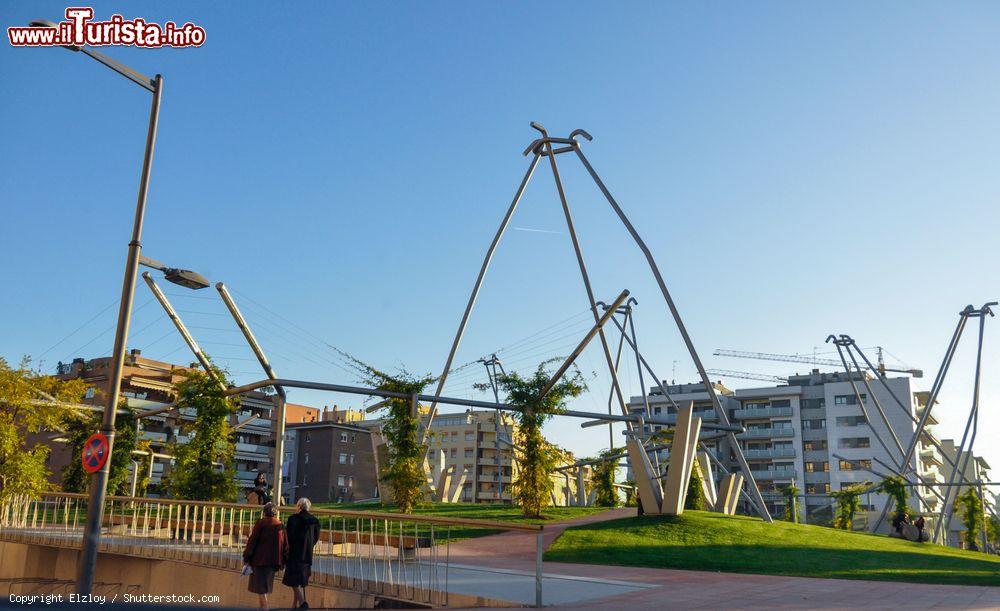 Immagine Un moderno parco cittadino nel centro di Lerida, Spagna  - © Elzloy / Shutterstock.com