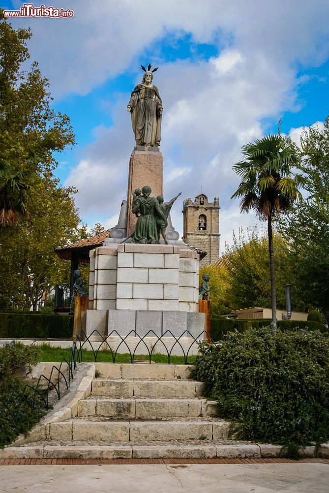 Immagine Un monumento nella cittadina andalusa di Priego de Cordoba, Spagna.