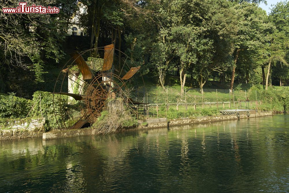 Immagine Un mulino ad acqua a Vaprio d'Adda lungo il canale della Martesana