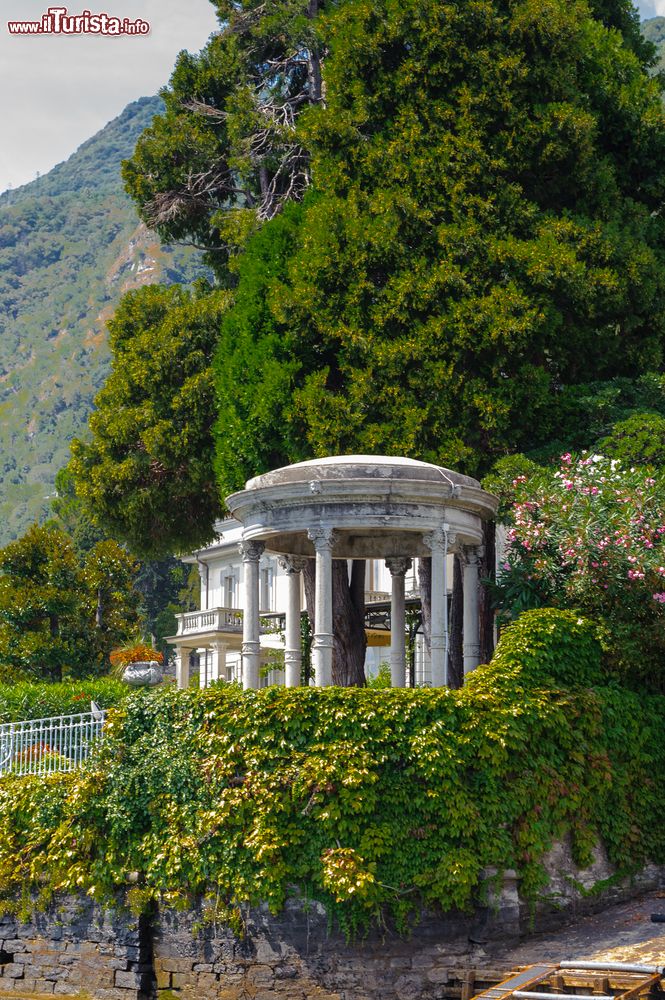 Immagine Un padiglione nel giardino di una villa a Moltrasio, lago di Como, Lombardia.