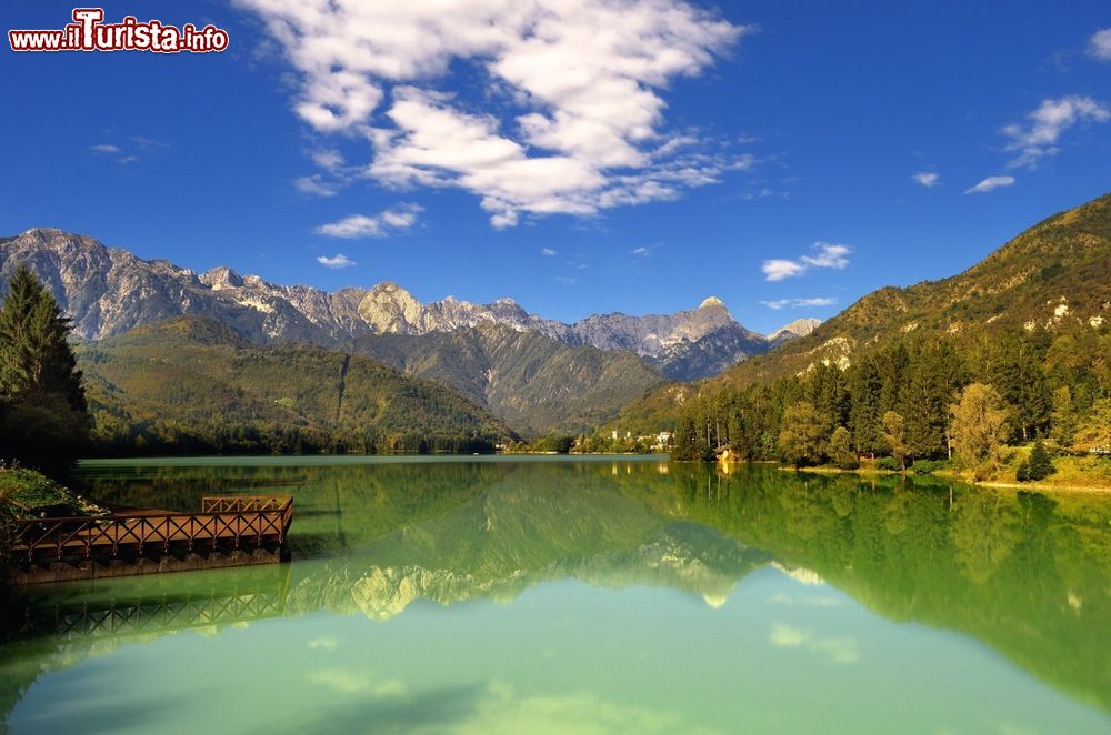 Immagine Un panorama spettacolare del Lago di Barcis in Valcellina, Friuli