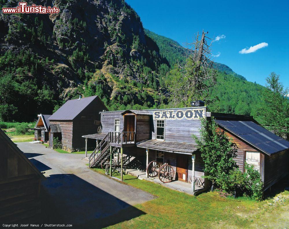 Immagine Un parco divertimenti a tema nella Three Valley Gap nei pressi di Revelstoke (Canada): fu creato nel 1960 dalla famiglia di Gordon Bell - © Josef Hanus / Shutterstock.com
