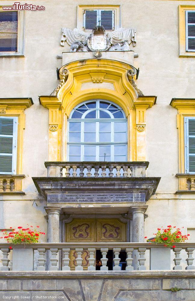 Immagine Un particolare del Castello di Costigliole d'Asti, che ospita una famosa scuola di cucina - © Gimas / Shutterstock.com