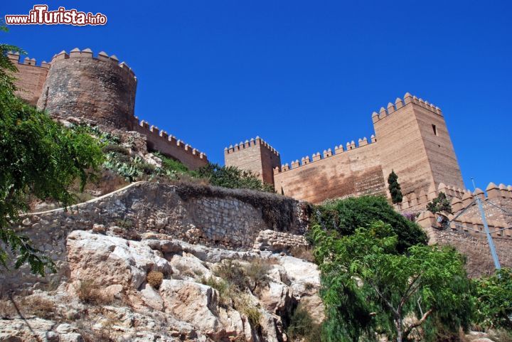 Immagine Un particolare del castello moresco a Almeria, Spagna. Del lungo periodo di dominazione moresca che va dal 711 al 1489, la città conserva ancora importanti testimonianze in monumenti e nella planimetria