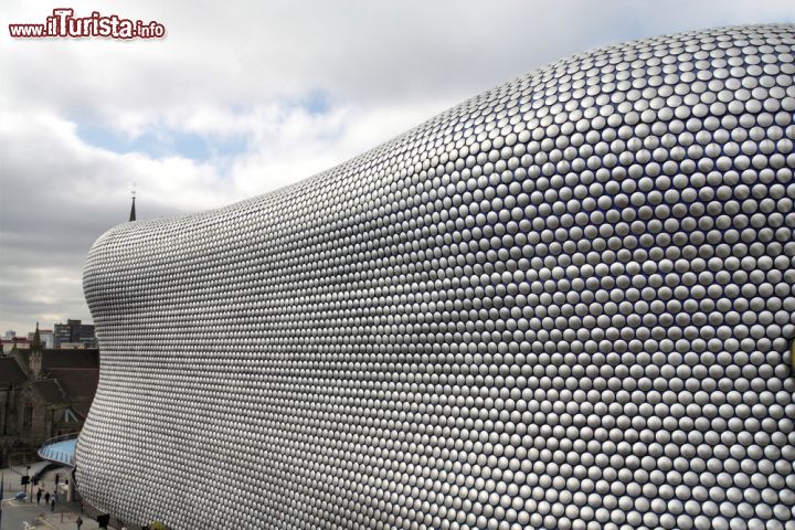 Immagine Un particolare dell'edificio del Bullring a Birmingham, Inghilterra. Inaugurata nel 2003, questa struttura è considerata una degli edifici contemporanei più interessanti del Regno Unito. - © Tupungato / Shutterstock.com