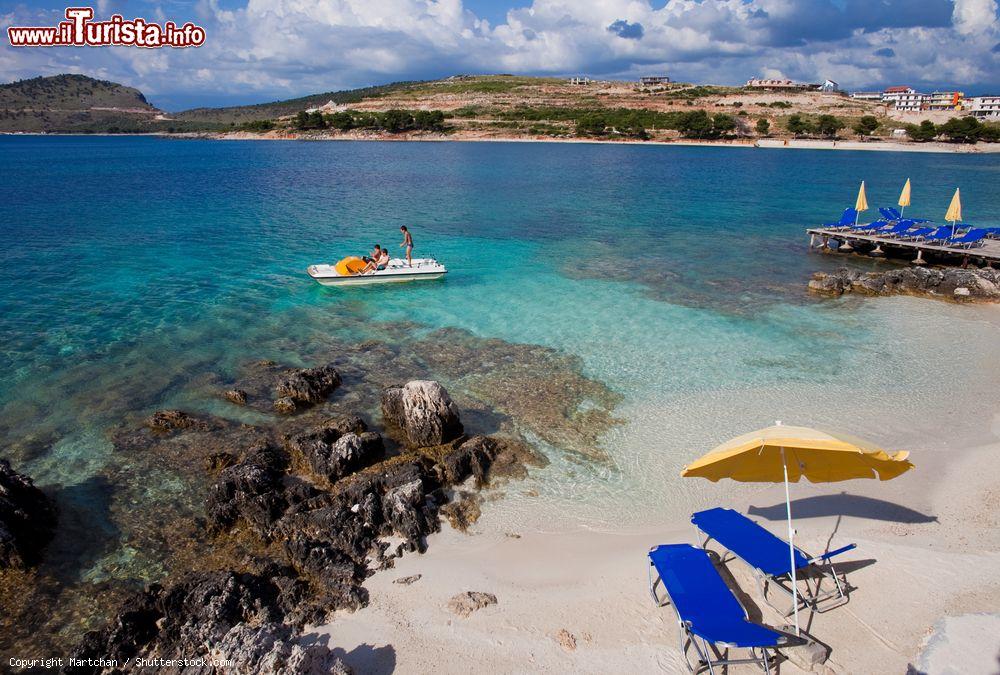 Immagine Un pedalò sulle acque limpide della spiaggia di Ksamil, costa sud, Albania - © Martchan / Shutterstock.com