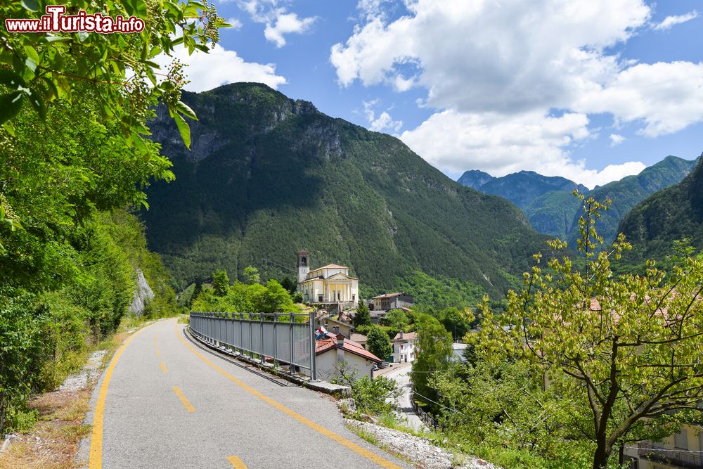 Immagine Un percorso cicloturistico a Chiusaforte (FVG), vicino al confine con la Slovenia