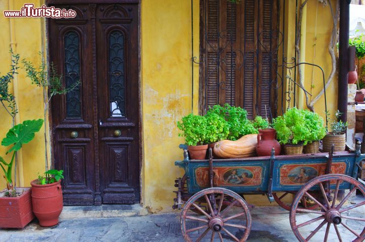 Immagine Un pittoresco angolo nel centro storico di Chania, isola di Creta - © Harald Lueder / Shutterstock.com