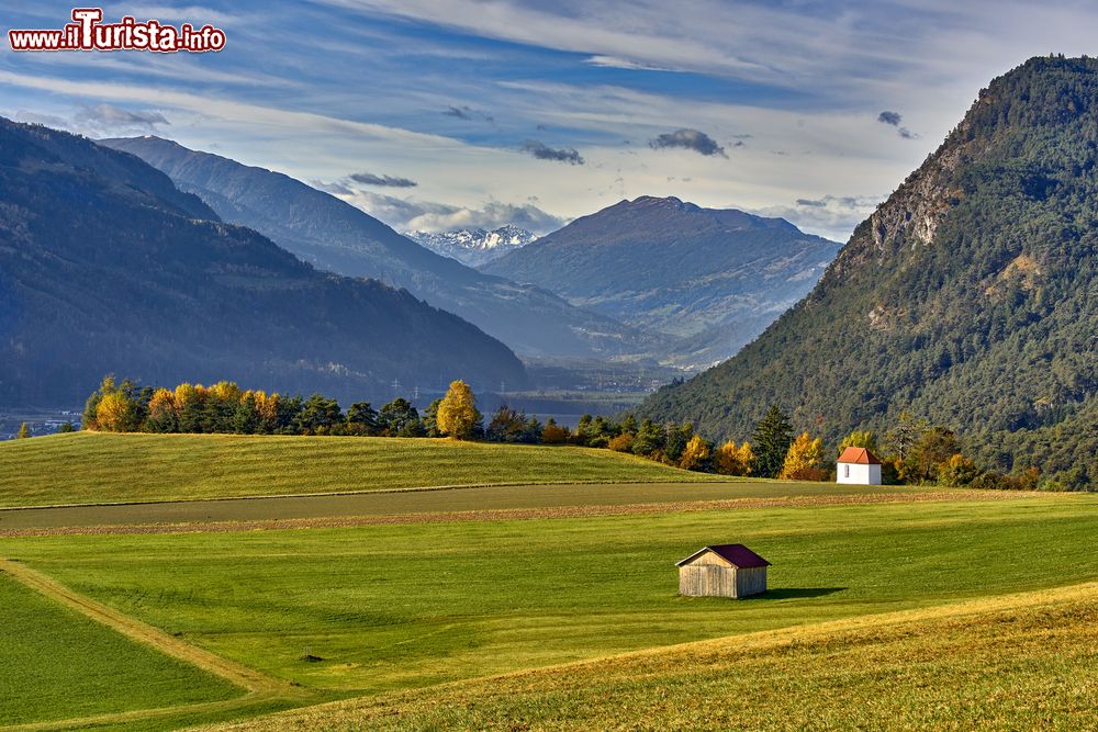 Immagine Un pittoresco paesaggio autunnale nei dintorni del villaggio di Sillian, Tirolo, Austria.