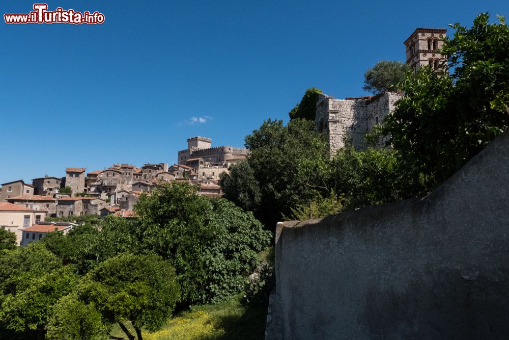 Immagine Un pittoresco paesaggio della cittadina laziale di Sermoneta, provincia di Latina.