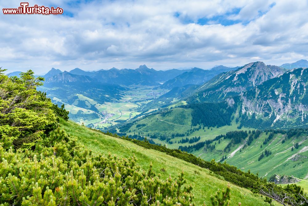 Immagine Un pittoresco panorama delle alpi tedesche viste da Bad Hindelang: siamo nel land della Baviera.