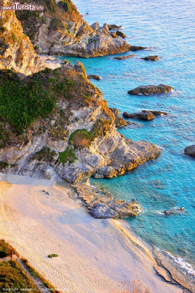 Immagine Un pittoresco scorcio di Capo Vaticano, vicino a Ricadi, Calabria. Si tratta di una località balneare e pianeggiante situata nella frazione San Nicolò di Ricadi - © maudanros / Shutterstock.com