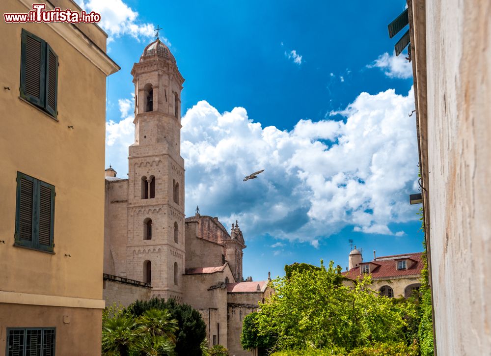 Immagine Un pittoresco scorcio di Sassari, Sardegna, in una giornata nuvolosa.