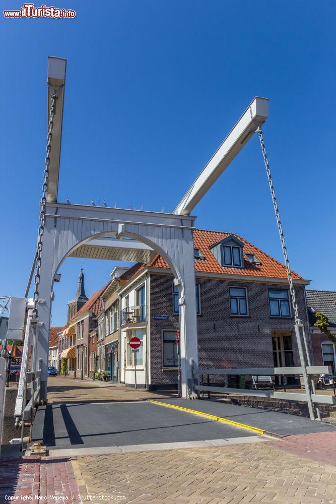 Immagine Un ponte bianco in acciaio nella città di Hasselt, Belgio - © Marc Venema / Shutterstock.com