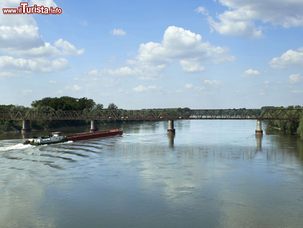 Immagine Un ponte sul fiume Po a Casalmaggiore in provincia di Cremona