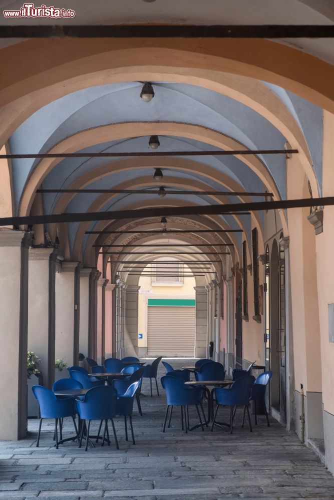 Immagine Un portico nel centro storico di Cortemaggiore, provincia di Piacenza, in Emilia