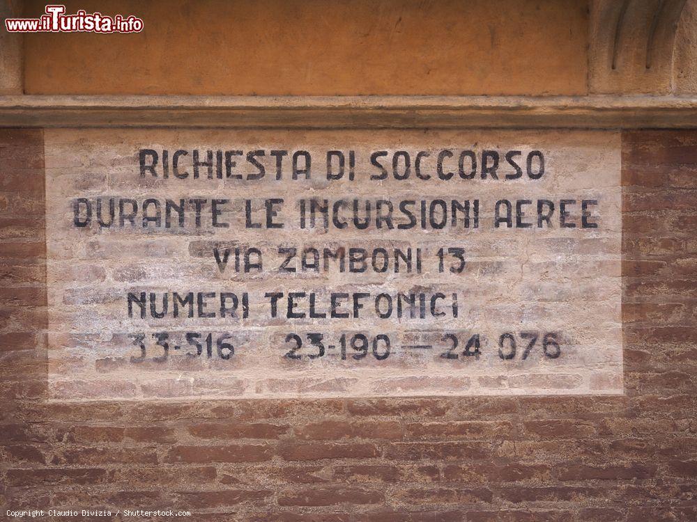Immagine Un ricordo della Seconda Guerra Mondiale a Bologna, quando era sottoposta ai bombardamenti alleati - © Claudio Divizia / Shutterstock.com
