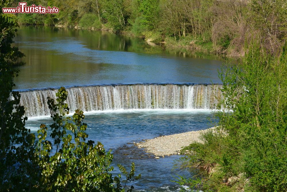 Immagine Un salto idraulico del fiume Arno non distante da Subbiano in Toscana