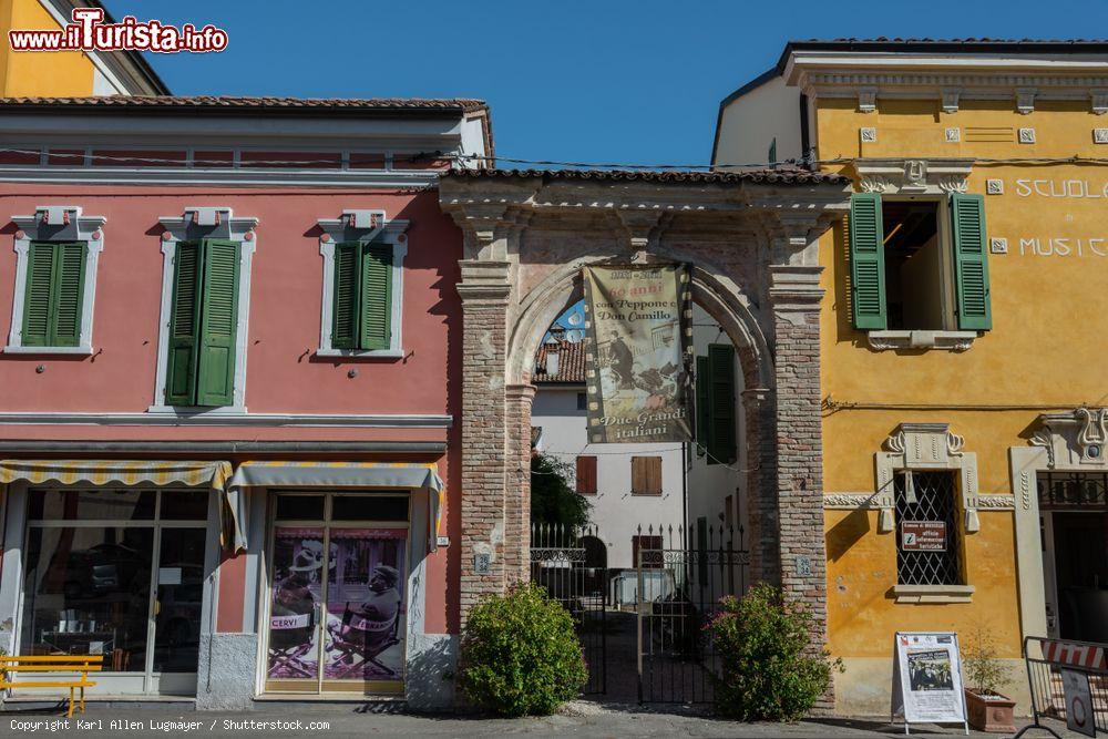 Immagine Un scorcio del centro storico di Brescello in Emilia - © Karl Allen Lugmayer / Shutterstock.com