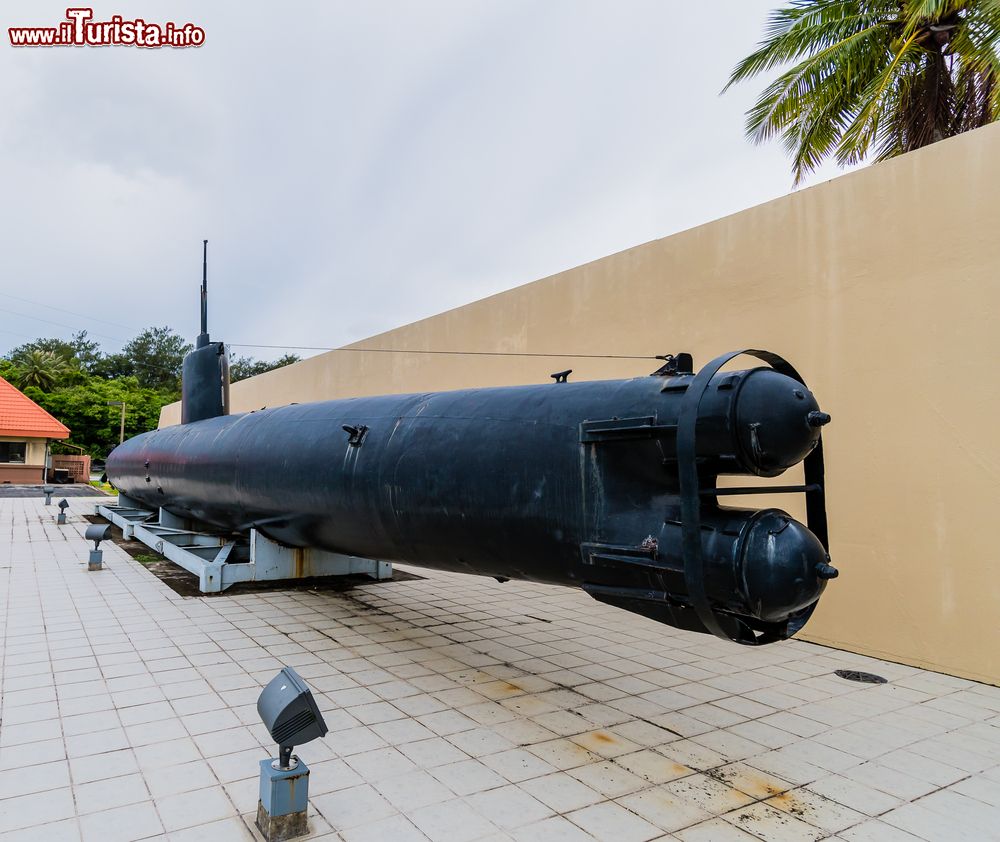 Immagine Un sommergibile fatto con due tubi in un parco pubblico di Guam, Stati Uniti.