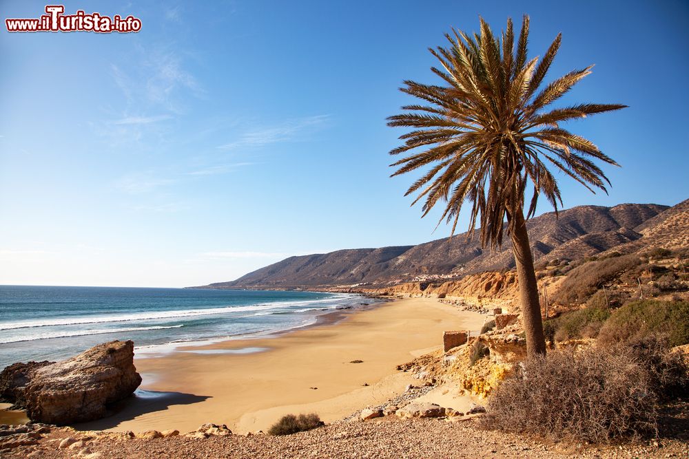 Immagine Un suggestivo paesaggio naturale a Taghazout, nei pressi di Agadir, Marocco.