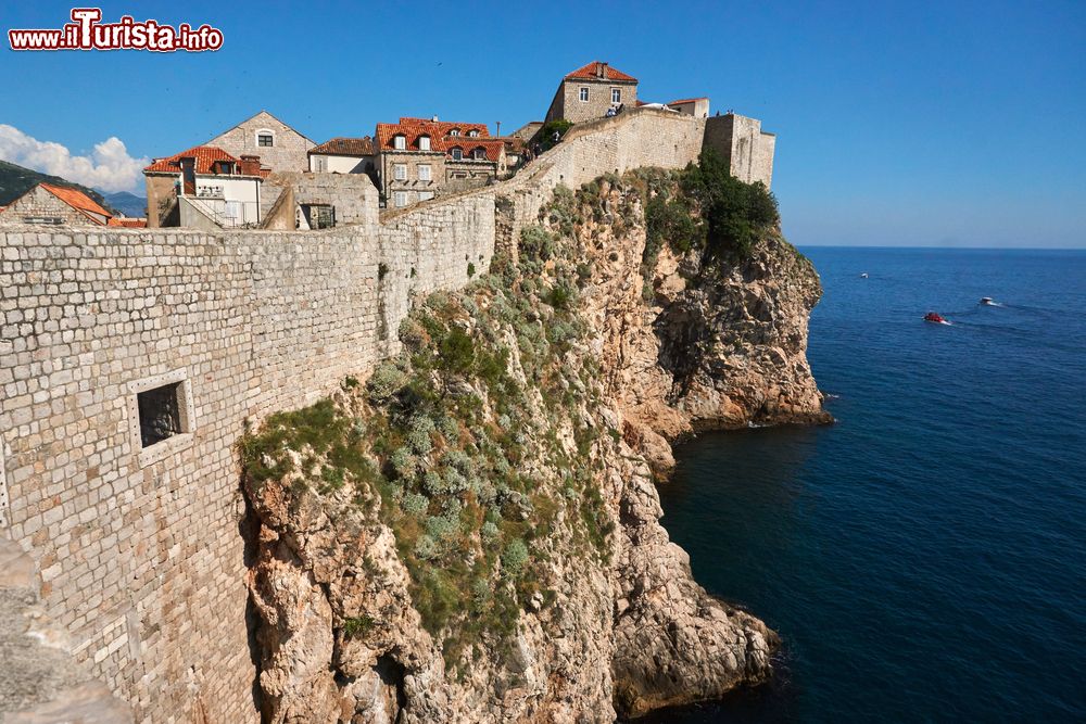 Immagine Un suggestivo scorcio panoramico di Dubrovnik con le sue mura (Craozia).