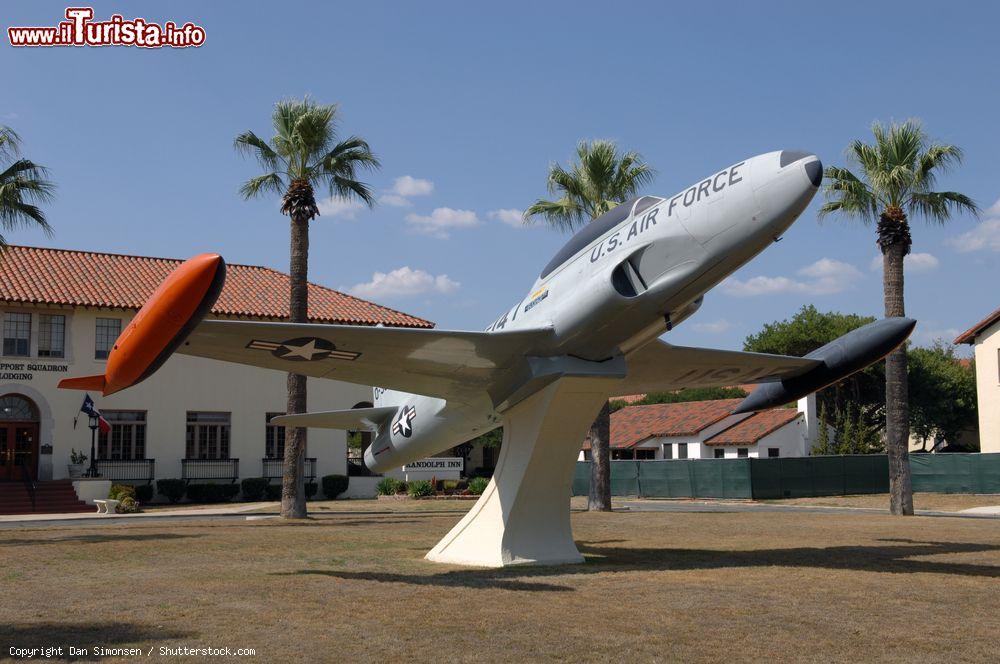 Immagine Un T-33 Cold War Jet al Randolph AFB di San Antonio, Texas - © Dan Simonsen / Shutterstock.com