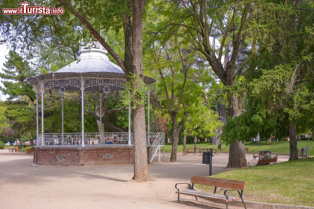 Immagine Un tempietto per concerti nel parco della Concordia nella città di Guadalajara, Spagna.