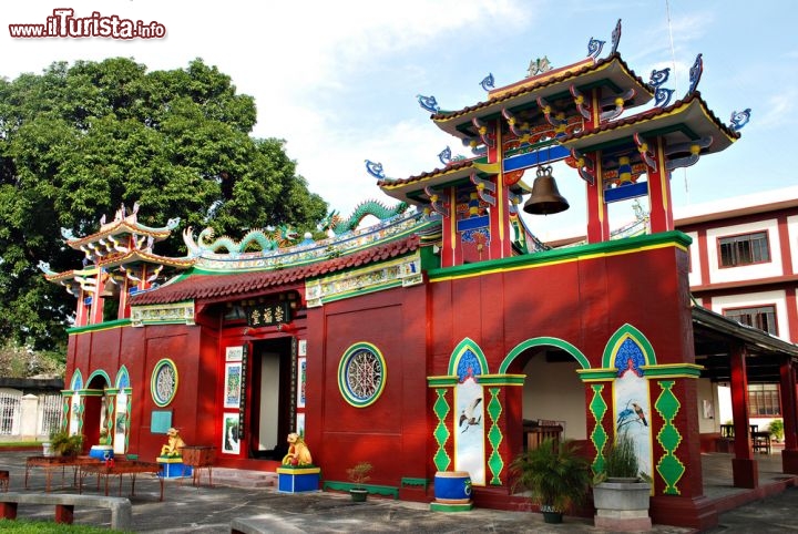 Immagine Un tempio cinese nel centro di Manila (Filippine) - © audioscience / Shutterstock.com