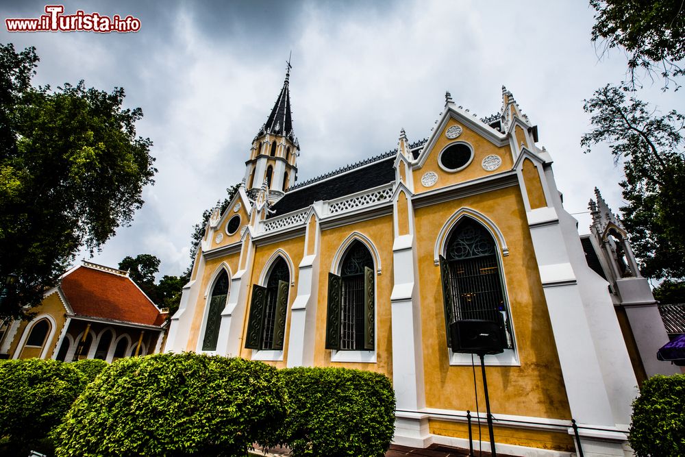 Immagine Un tempio della città indiana di Trivandru, Kerala, in una giornata nuvolosa.