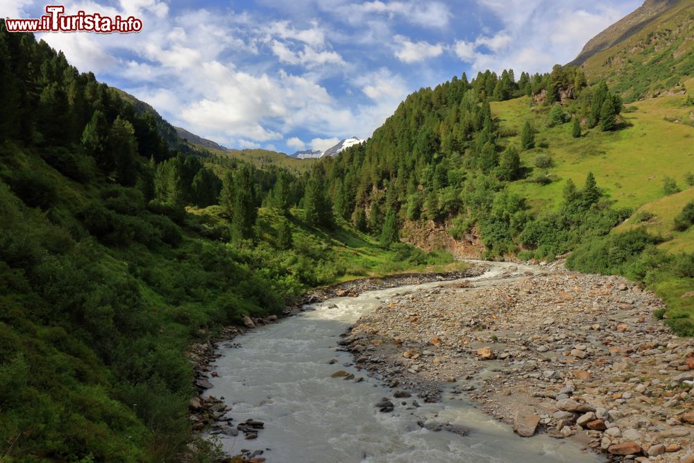 Immagine Un torrente di montagna nei pressi di Obergurgl, Alpi Venoste, Tirolo (Austria).