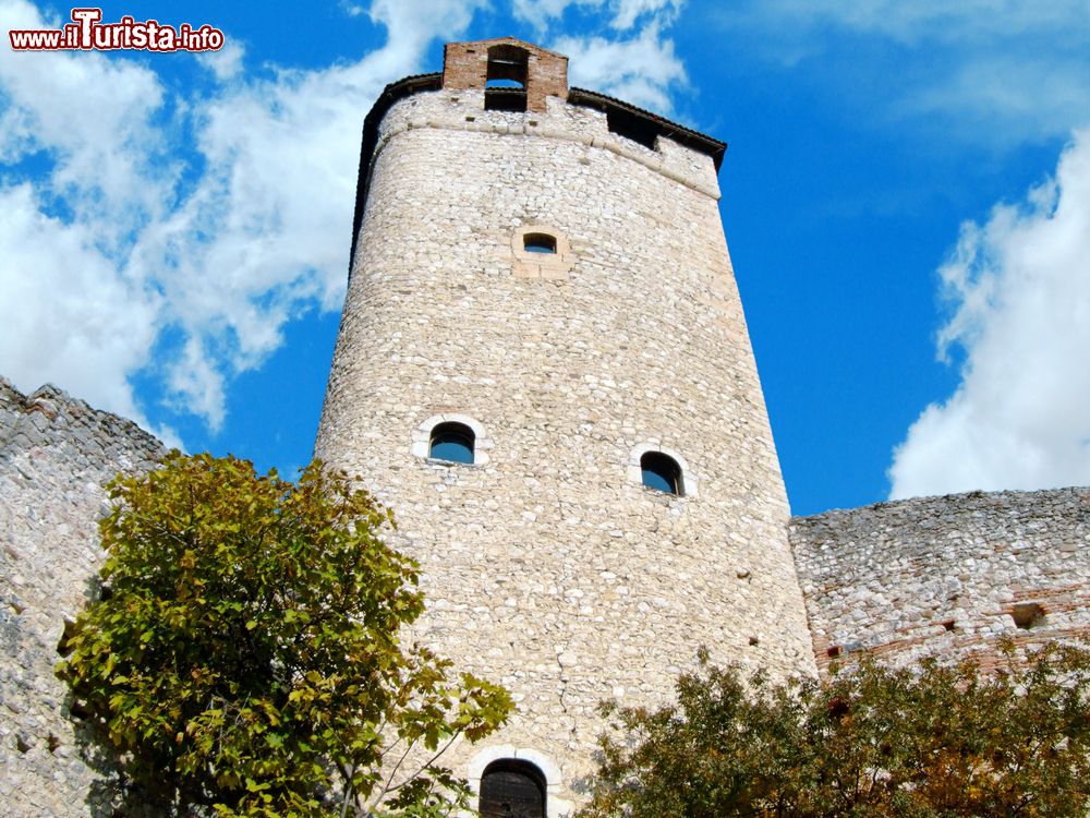 Immagine Un torrione del Castello di Avio in Trentino