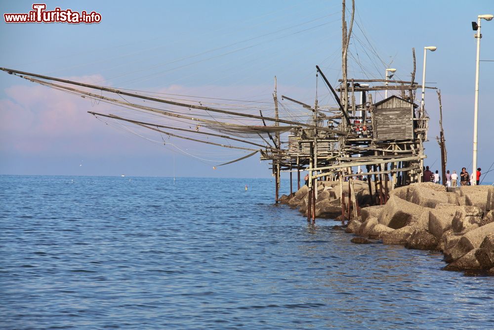 Immagine Un trabocco, tradizionale capanna dei pescatori dotata di rete. Siamo a Ortona, lungo la cosiddetta Costa dei Trabocchi, in Abruzzo.