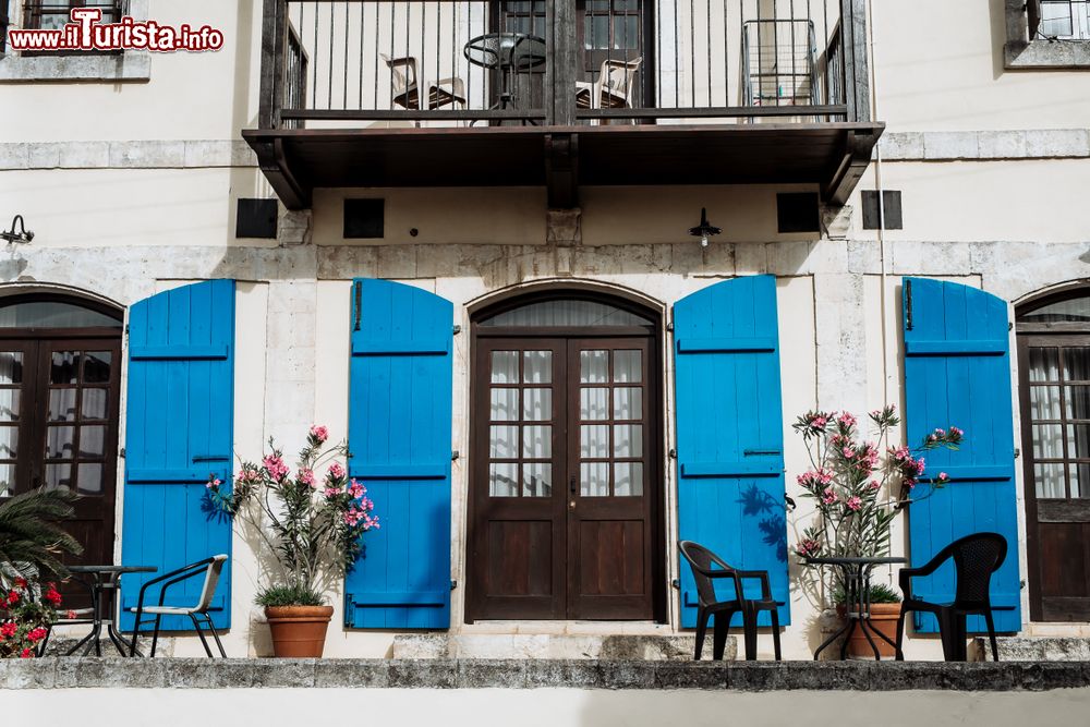 Immagine Un tradizionale edificio nel centro del villaggio di Lania, isola di Cipro. Questo borgo avrebbe preso il nome da Lana, figlia del dio greco del vino e del piacere Dioniso.