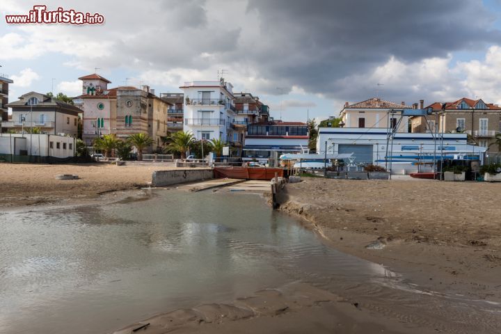 Immagine Un tratto della costa di San Bendetto del Tronto, sud delle Marche - © 281436290 / Shutterstock.com