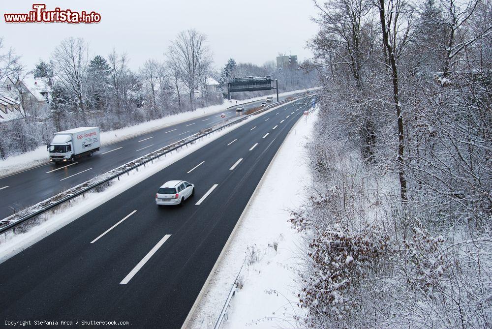 Immagine Un tratto dell'autostrada tedesca nei pressi di Erlangen durante i mesi invernali - © Stefania Arca / Shutterstock.com
