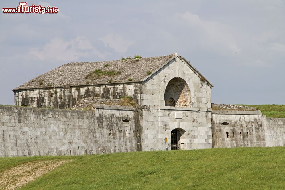 Immagine Un tratto delle fortificazioni storiche di Palmanova a sud di Udine