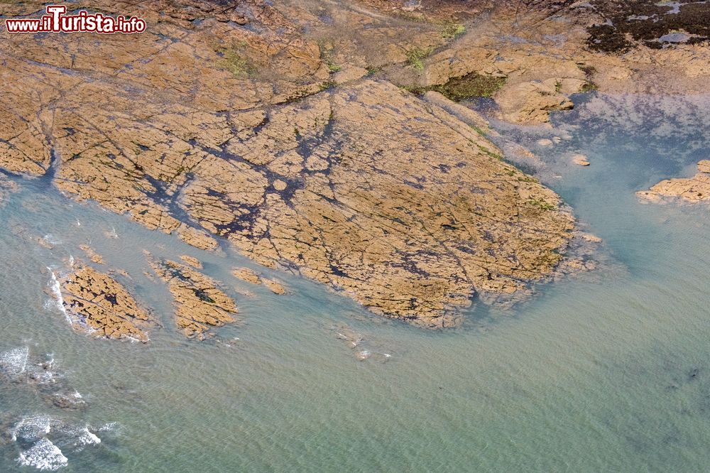 Immagine Un tratto di costa selvaggia vicino a Sarzeau in Bretagna