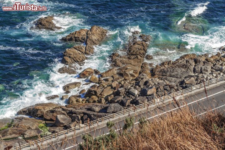 Immagine Un tratto di strada di Pontevedra visto dall'alto, Galizia, Spagna. Siamo nel nord-ovest del paese: città d'arte e di storia, Pontevedra è soprannominata anche la "buona città".