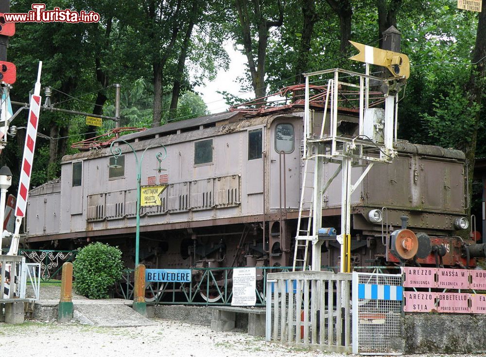 Immagine un treno della collezione del Museo Trasporti Ogliari di Ranco, Lago Maggiore