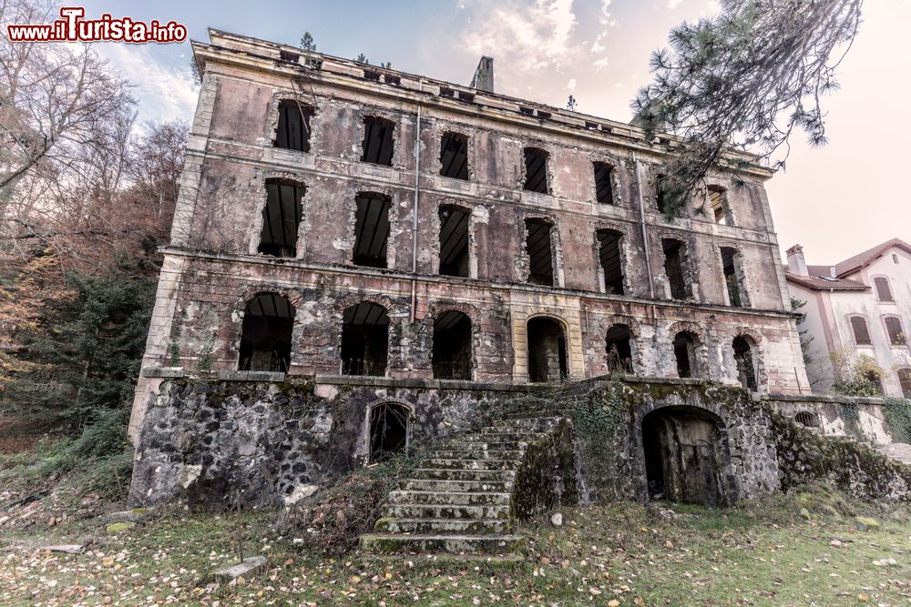 Immagine Un vecchio hotel abbandonato nei pressi di Vizzavona, Corsica.