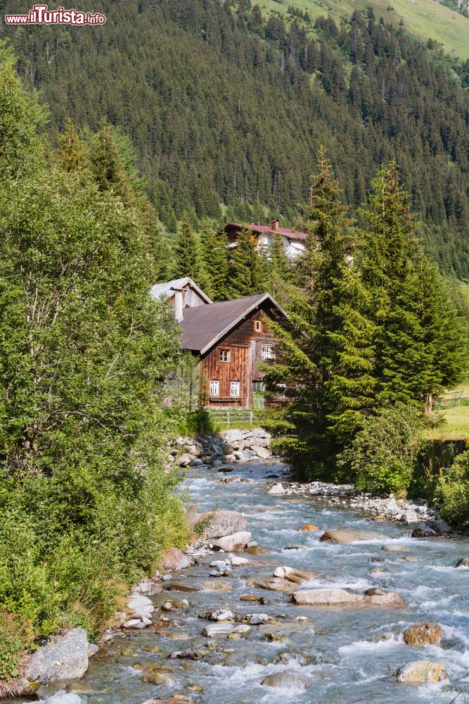 Immagine Un vecchio mulino ad acqua a Galtur, Austria.