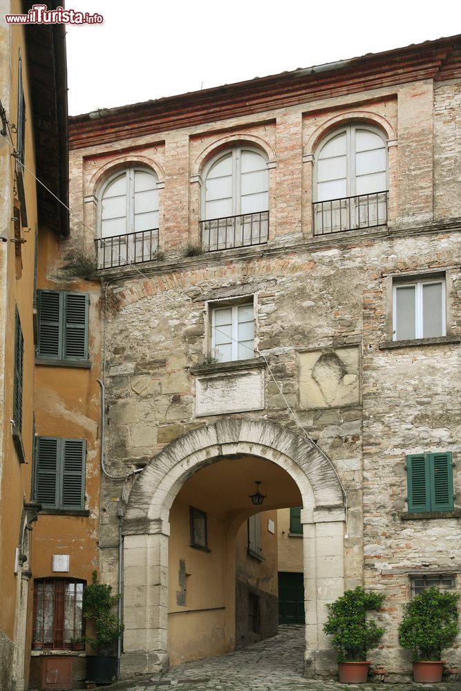 Immagine Un vecchio palazzo del borgo medievale di Pennabilli, Emilia Romagna.