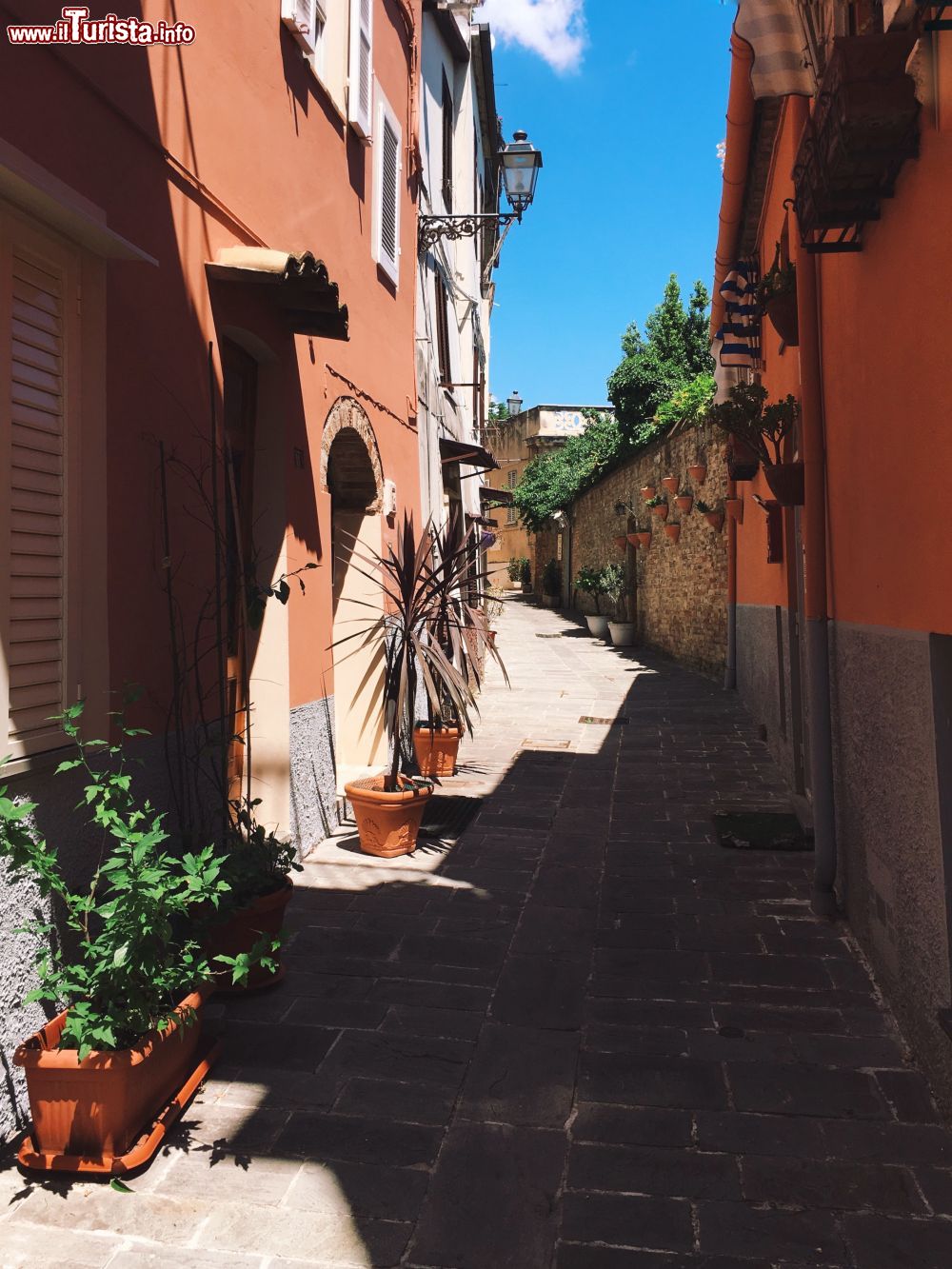 Immagine Un vicoletto del centro storico di San Benedetto del Tronto, Marche.
