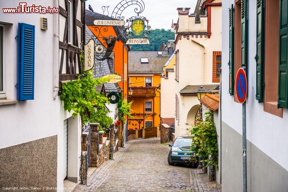 Immagine Un vicoletto nel centro storico di Rudesheim am Rhein, Assia, Germania - © Anton_Ivanov / Shutterstock.com