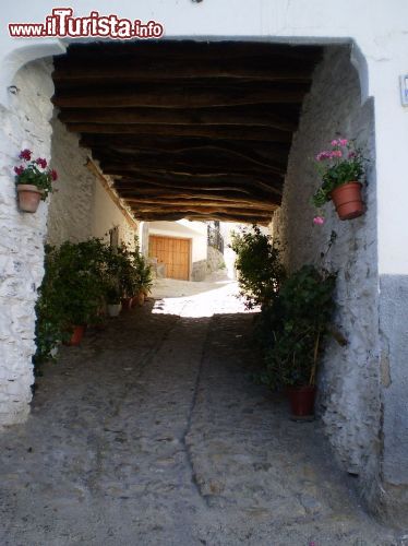 Immagine Un vicolo a Berchules, un borgo nelle montange dell'Alpujarras non lontano da Granada in Spagna